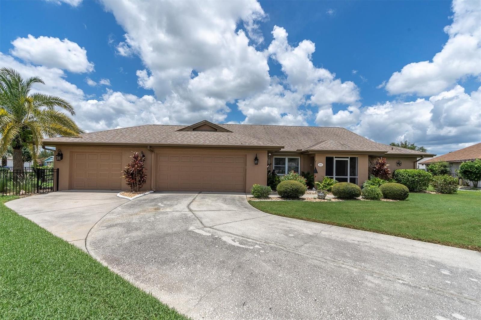 301 Thorn Hill Pl photo 1