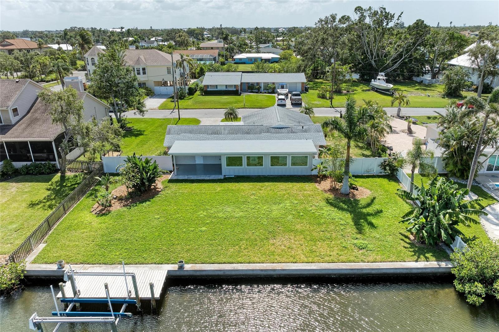 4412 Dolphin Ln