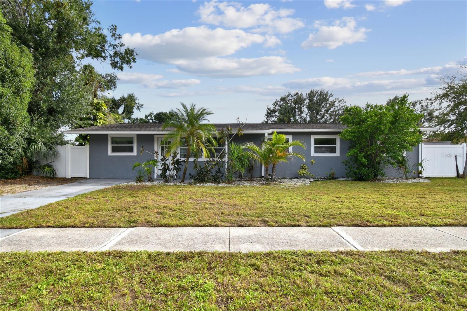 4722 W Bay Ave