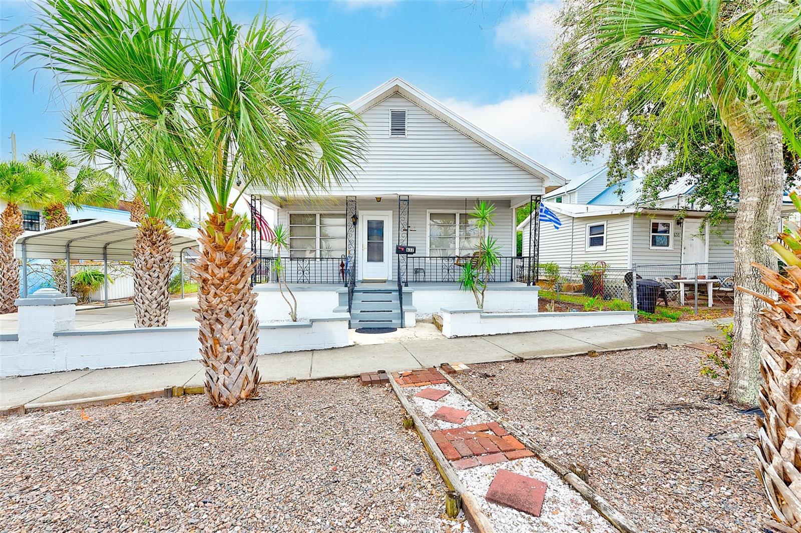 632 Cross St