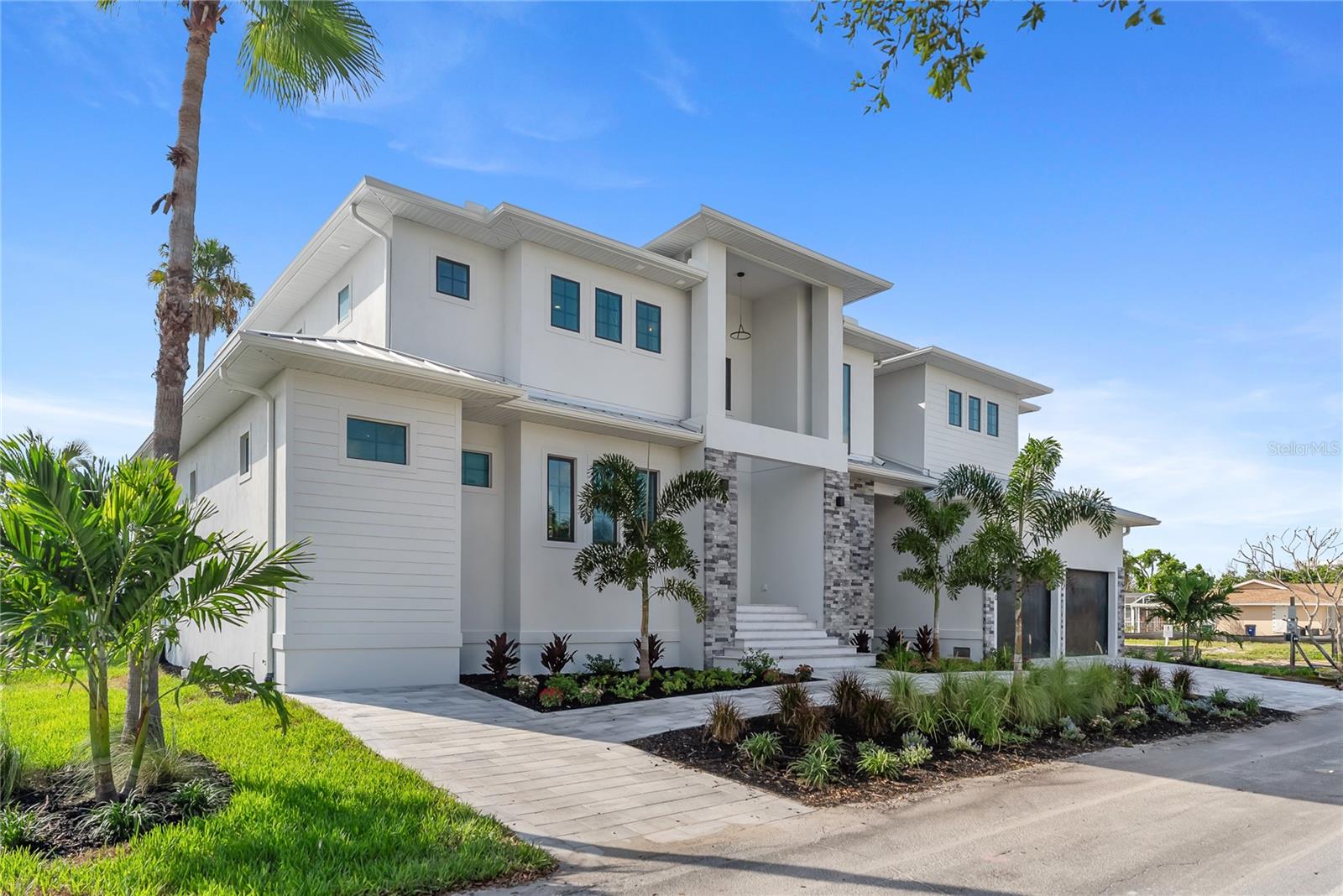 530 DE Narvaez Dr photo 1