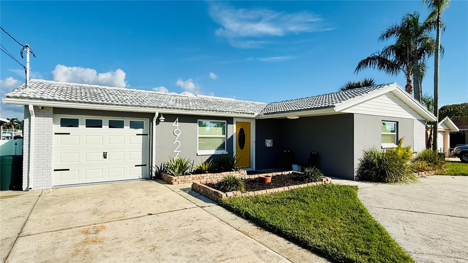 4926 Blue Heron Dr photo 1