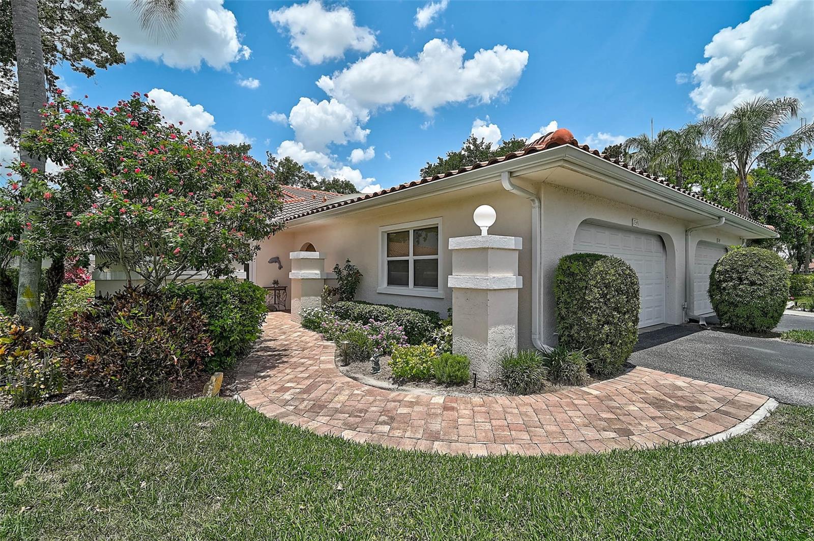 7341 Golf Pointe Cir