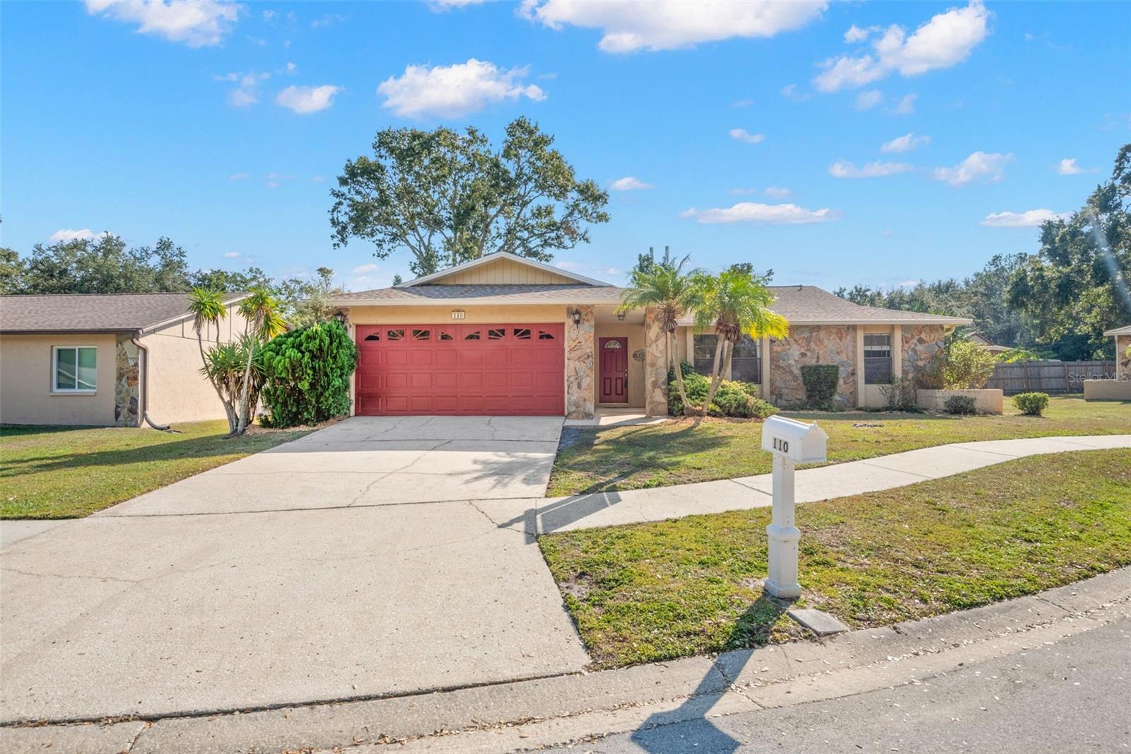 110 Meadowcross Dr photo 1