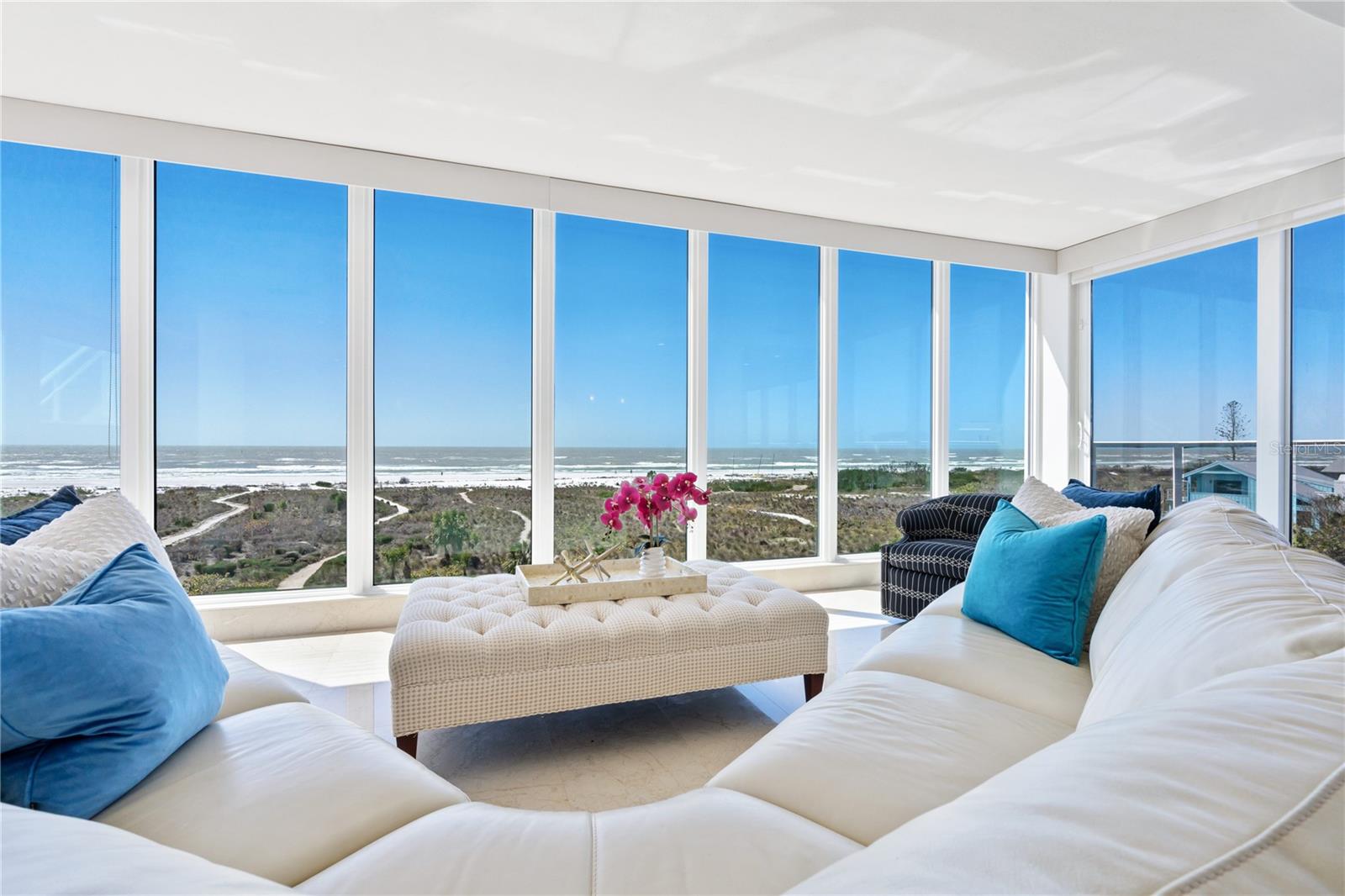 534 Beach Rd photo 1