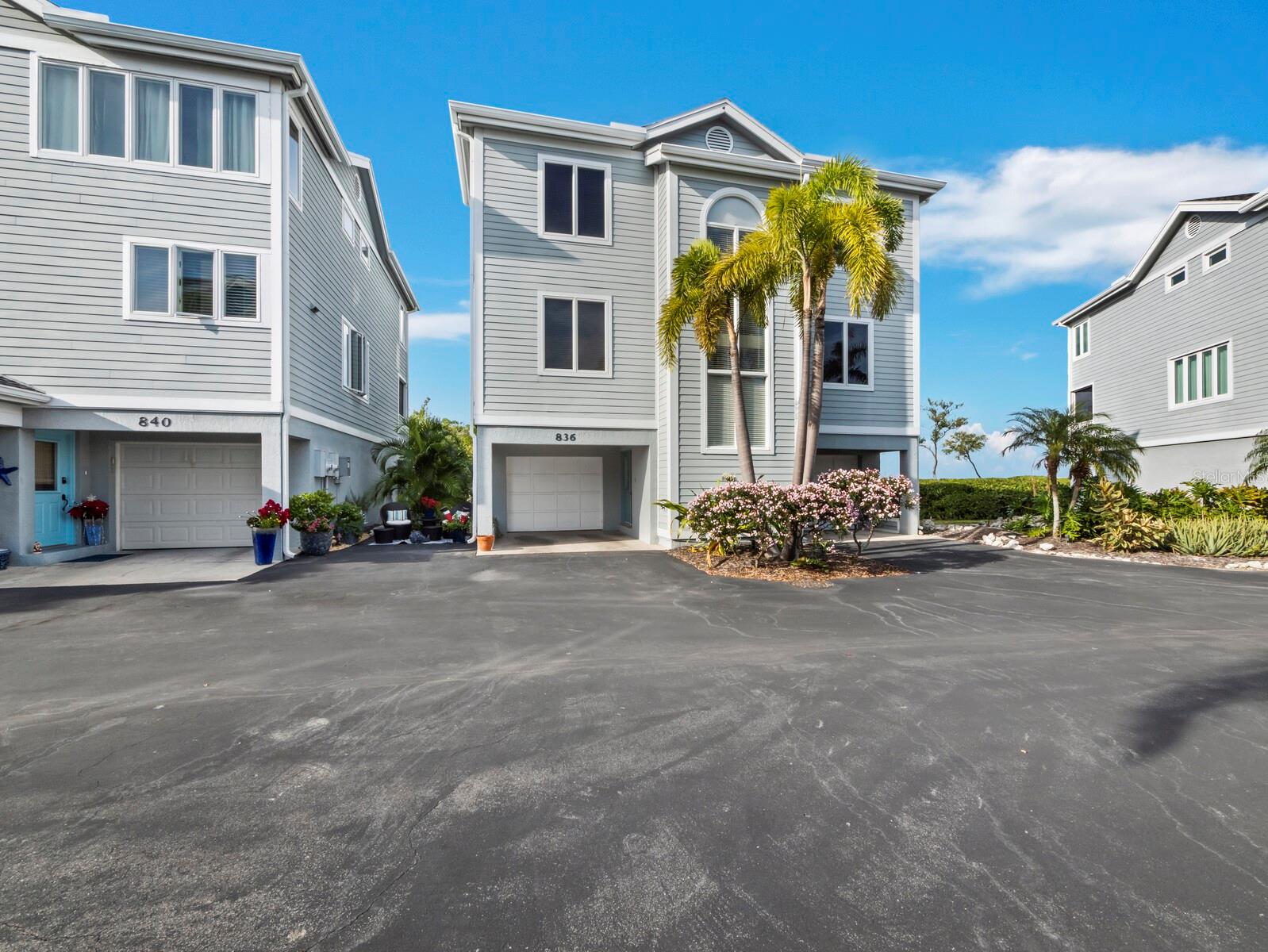 836 Evergreen Way photo 1