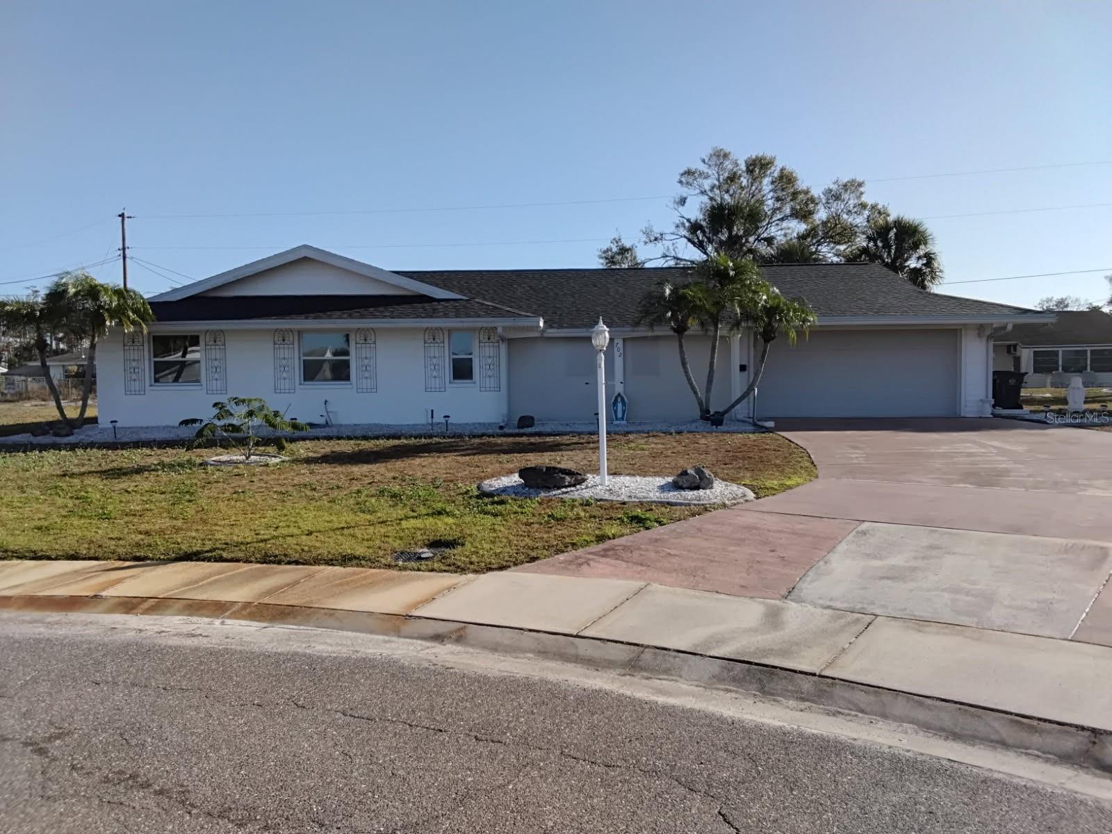 702 Cypress Pl photo 1