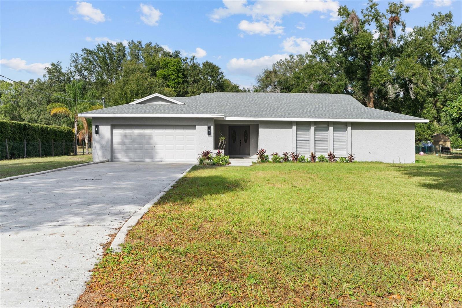 1106 Hummingbird Ln photo 1
