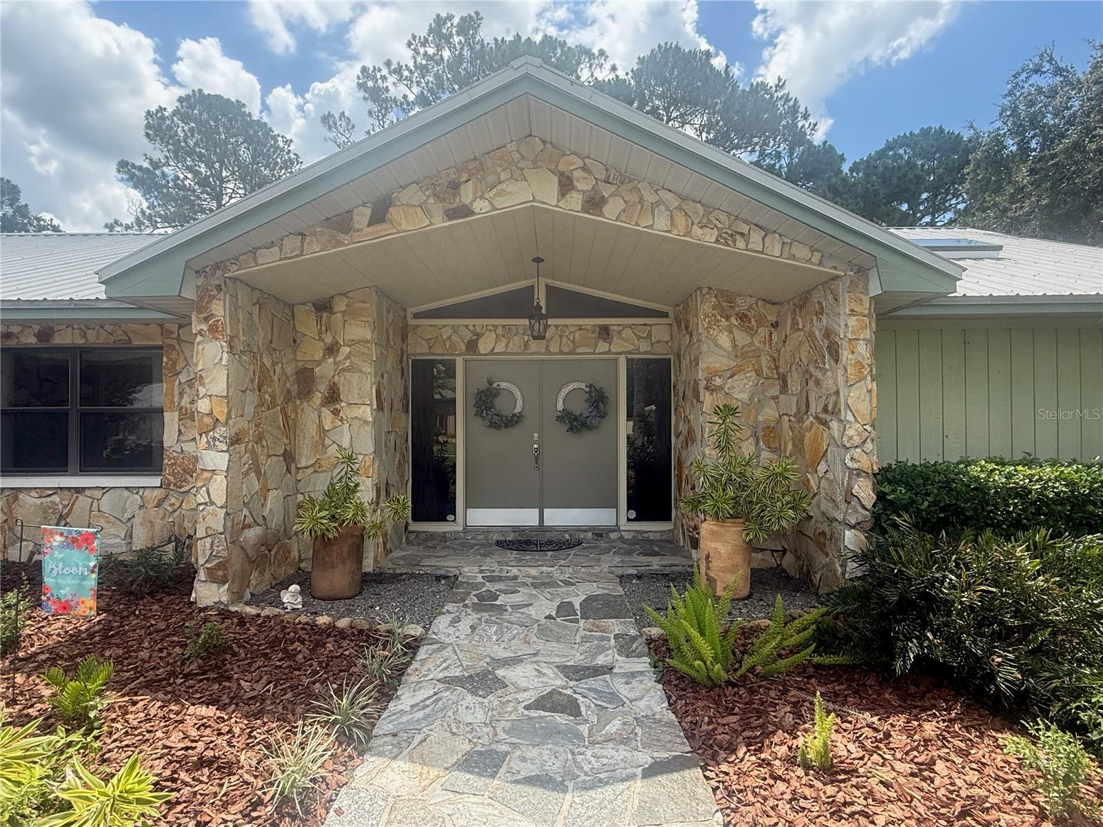 2215 Toniwood Ln photo 1