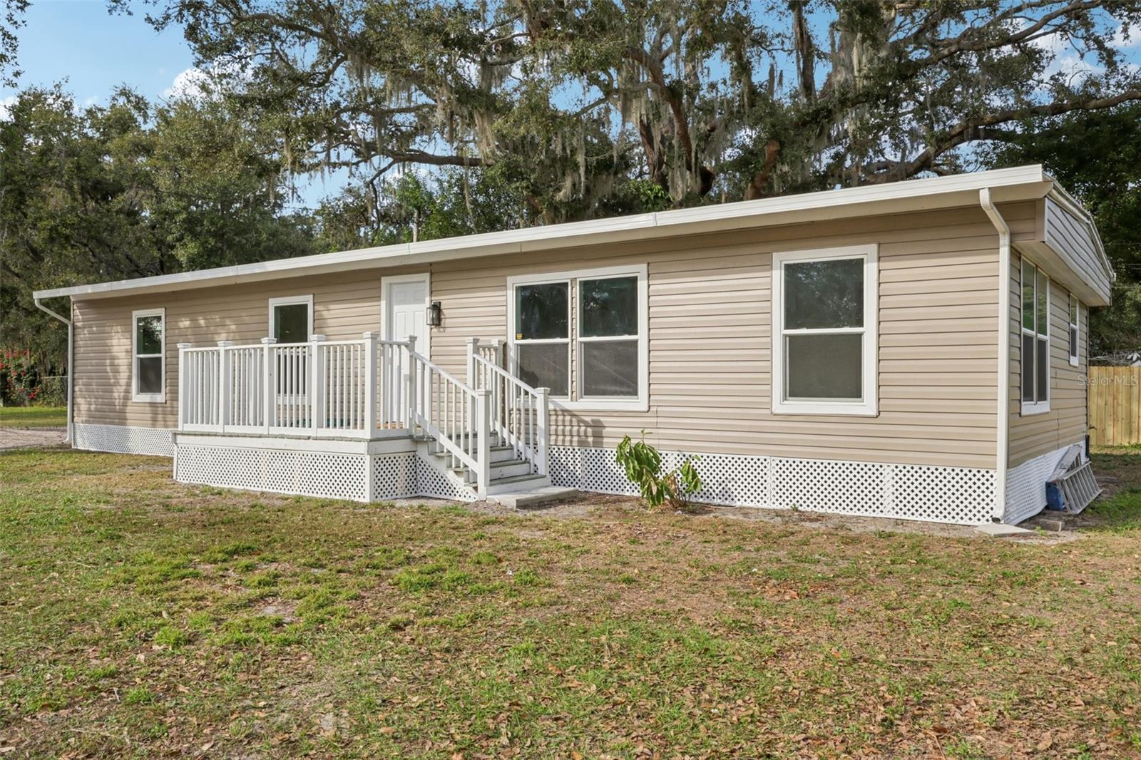 1427 Combee Ln photo 1