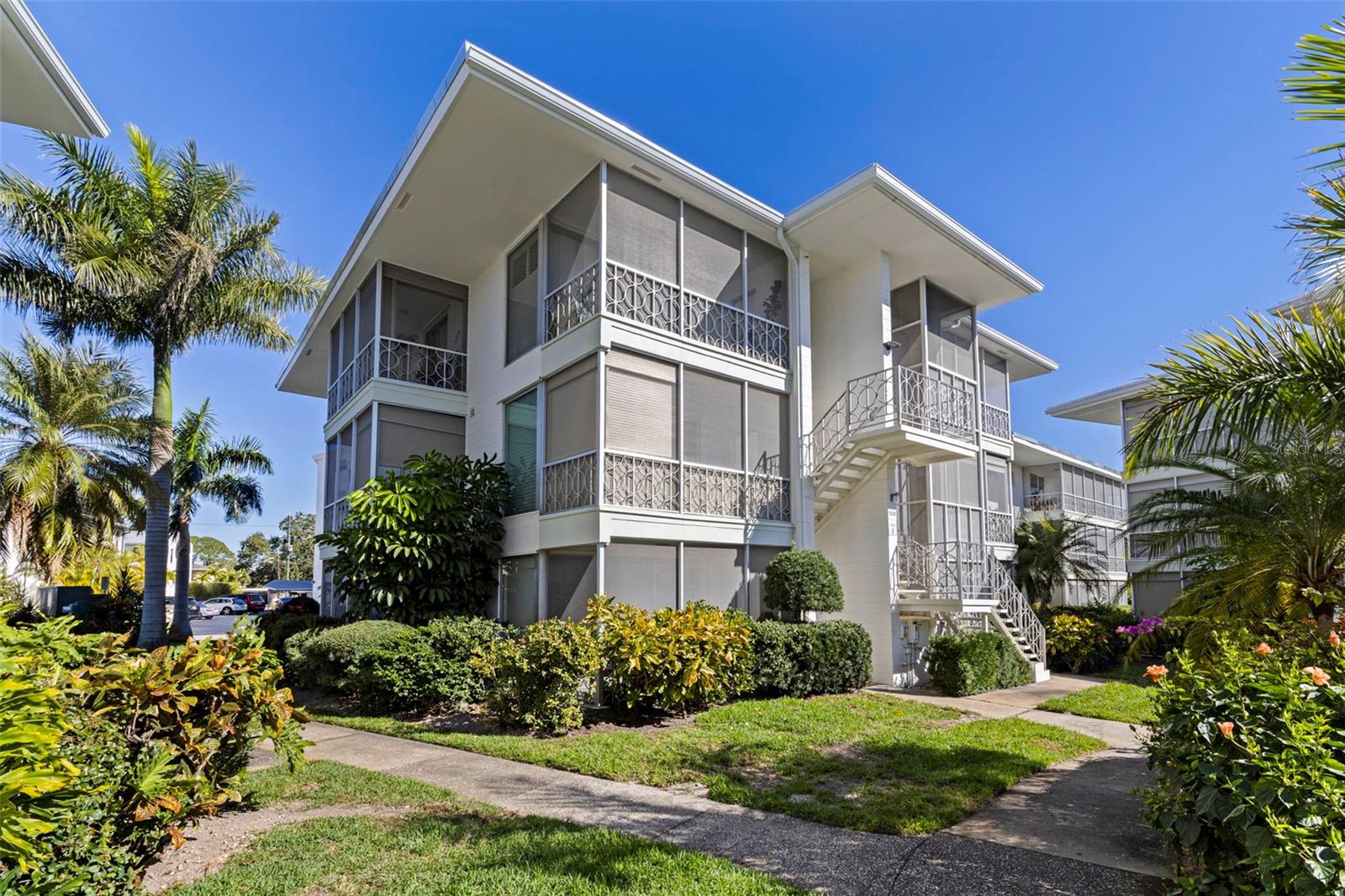1036 North Shore Dr NE #1 photo 1