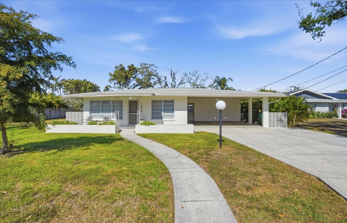 1606 4th St W