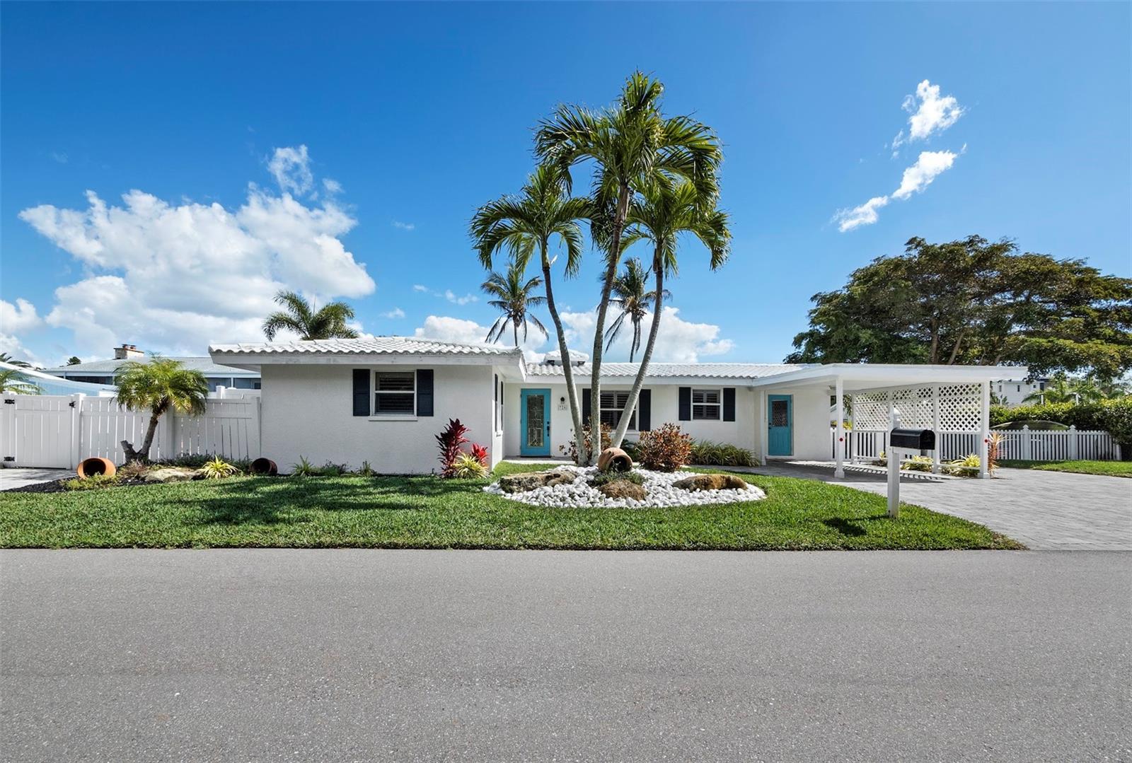 726 Jungle Queen Way photo 1
