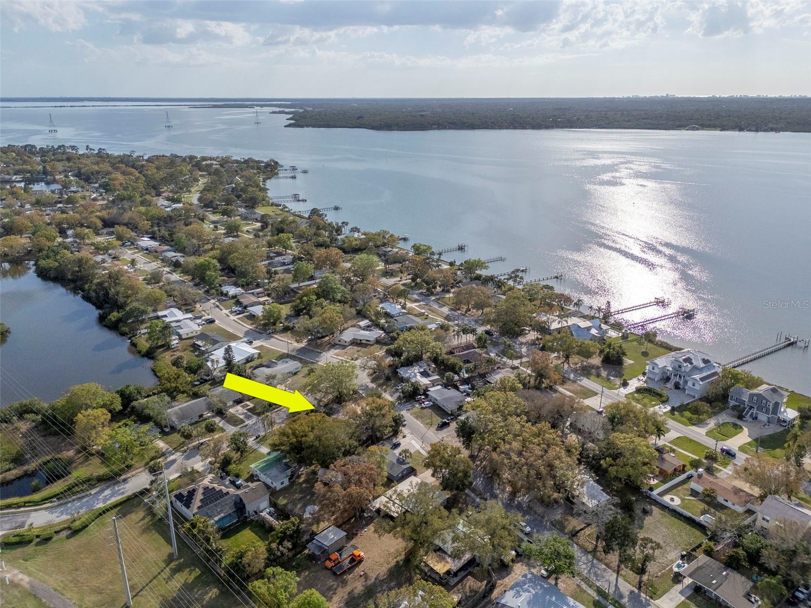 347 Country Club Dr photo 1