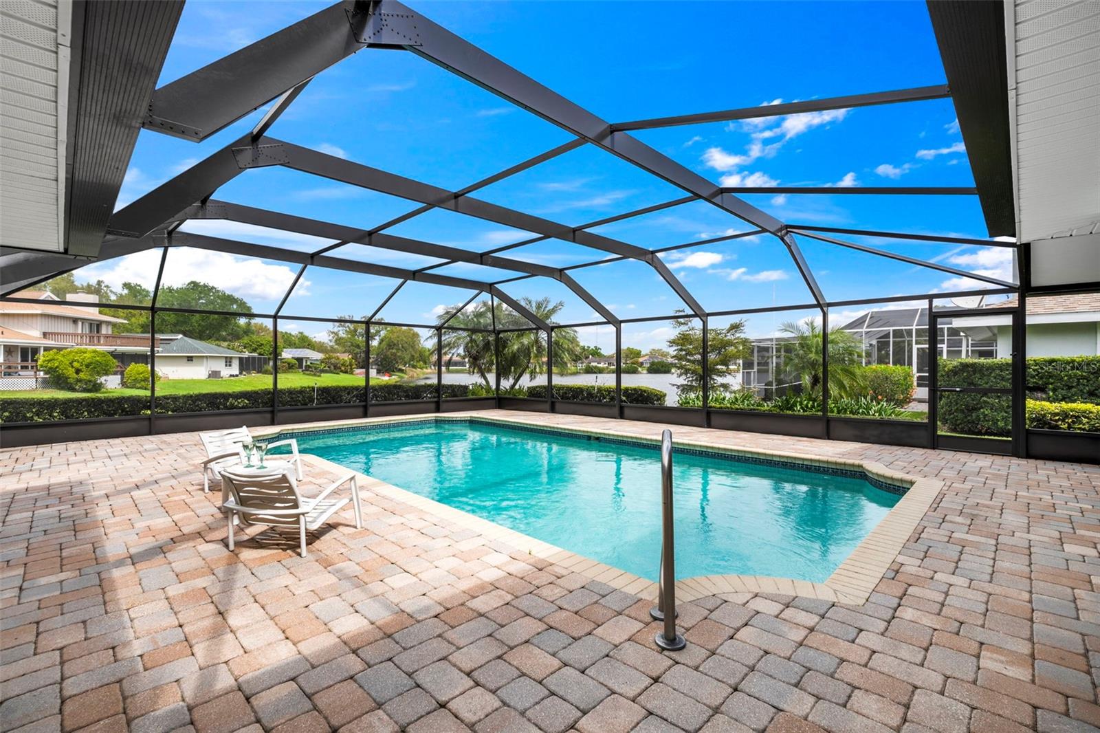 511 Riviera Bay Dr NE photo 1
