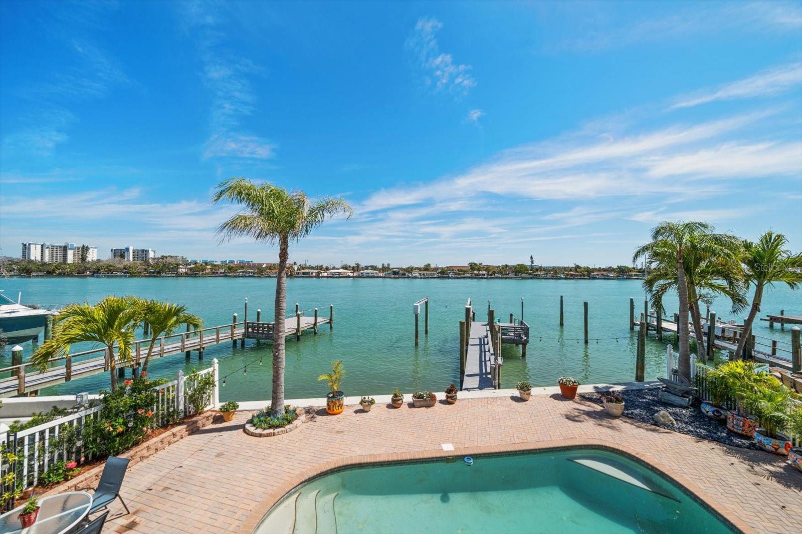 8685 E Bay Dr photo 1