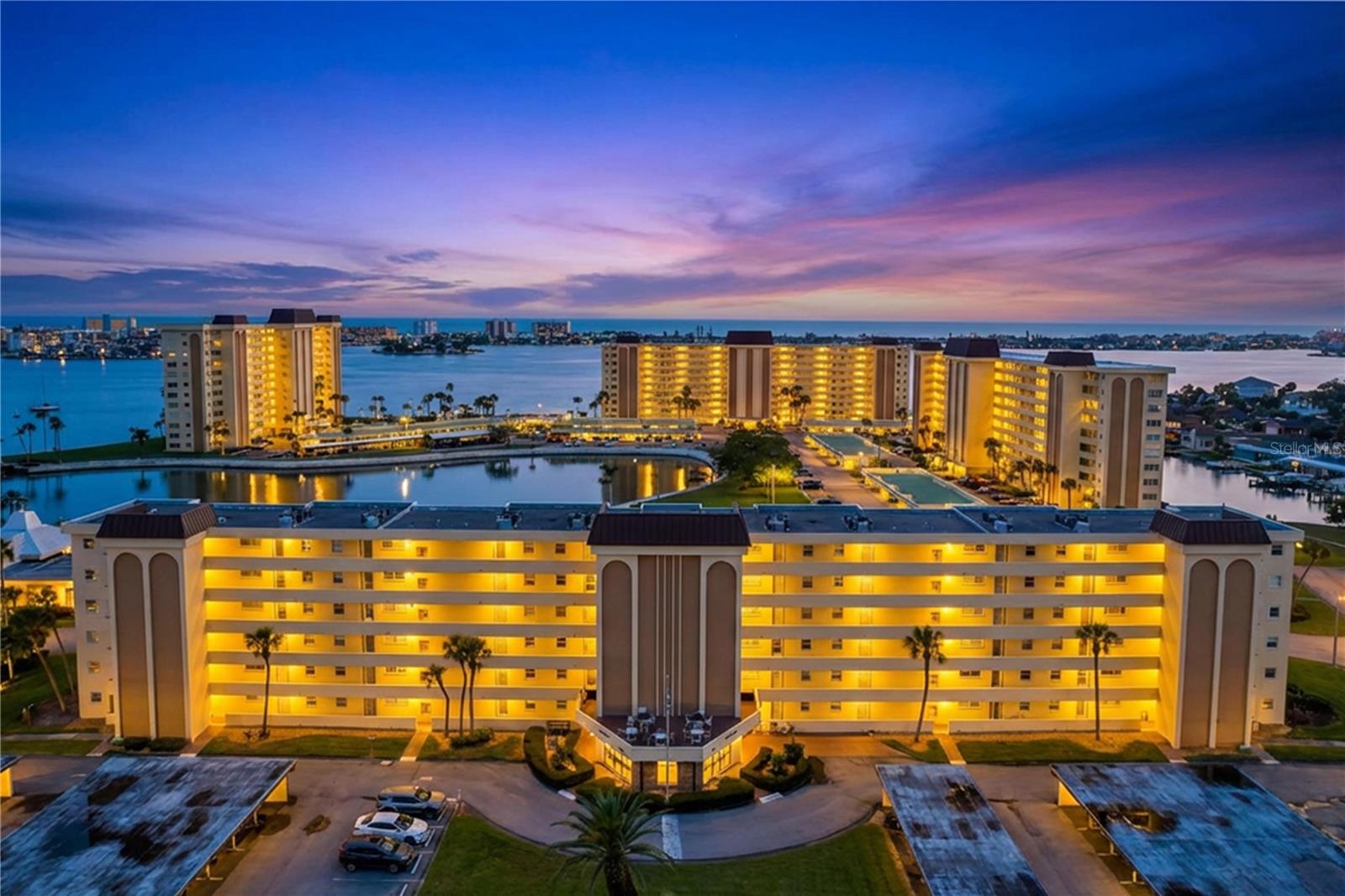 4650 Cove Cir #209