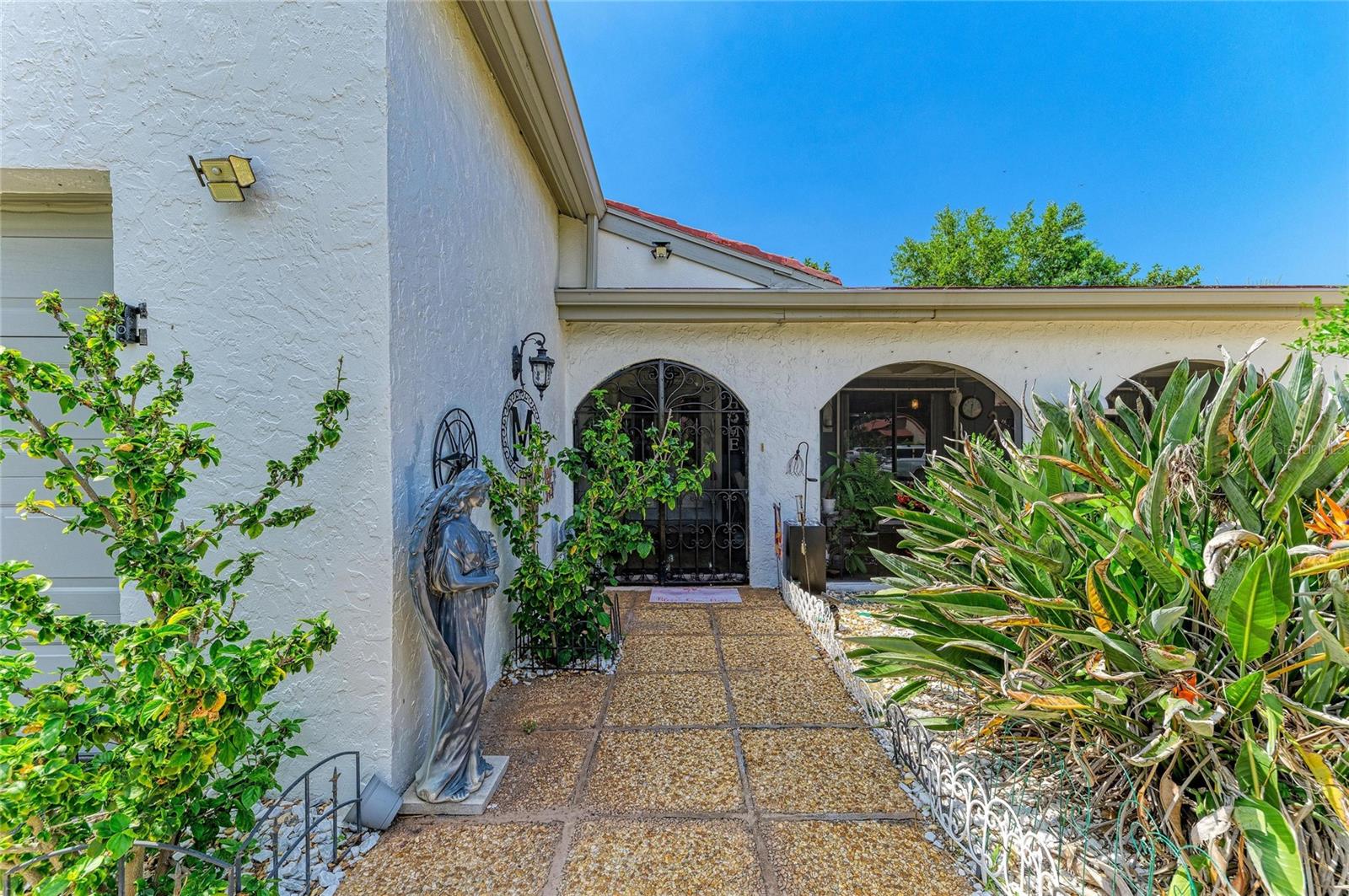 7236 Las Casas Dr photo 1