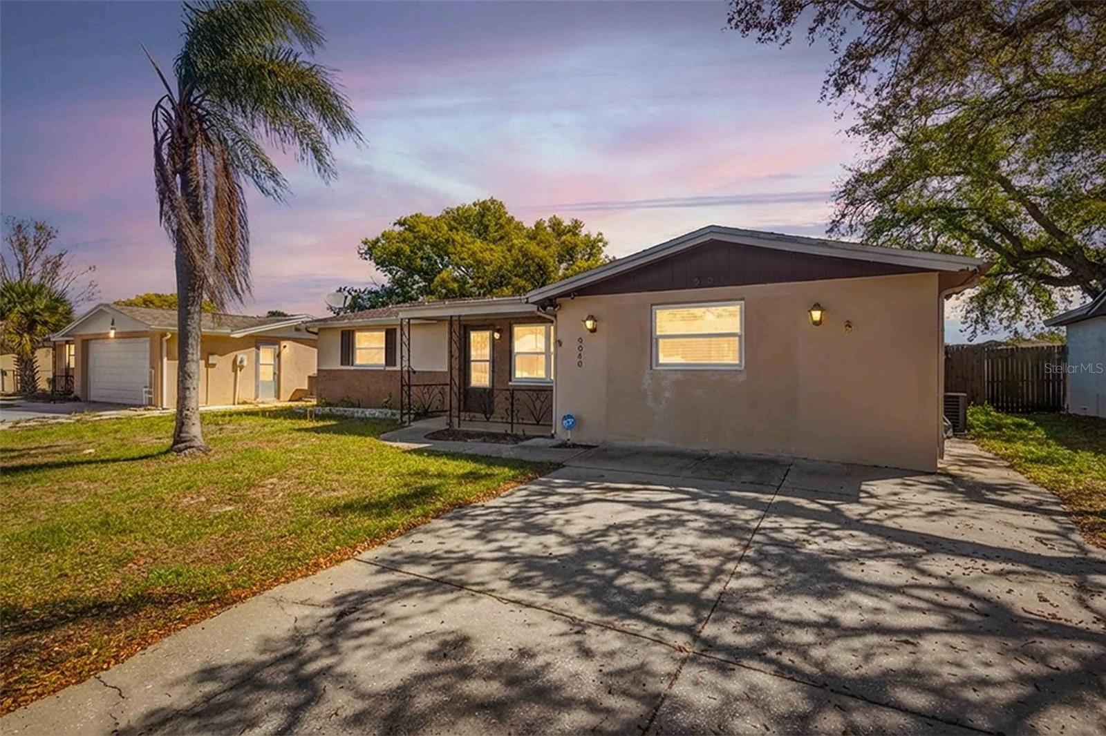 9040 Lunar Ln photo 1