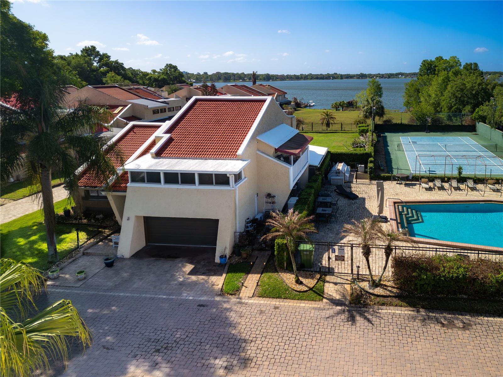 4 Casarena CT photo 1