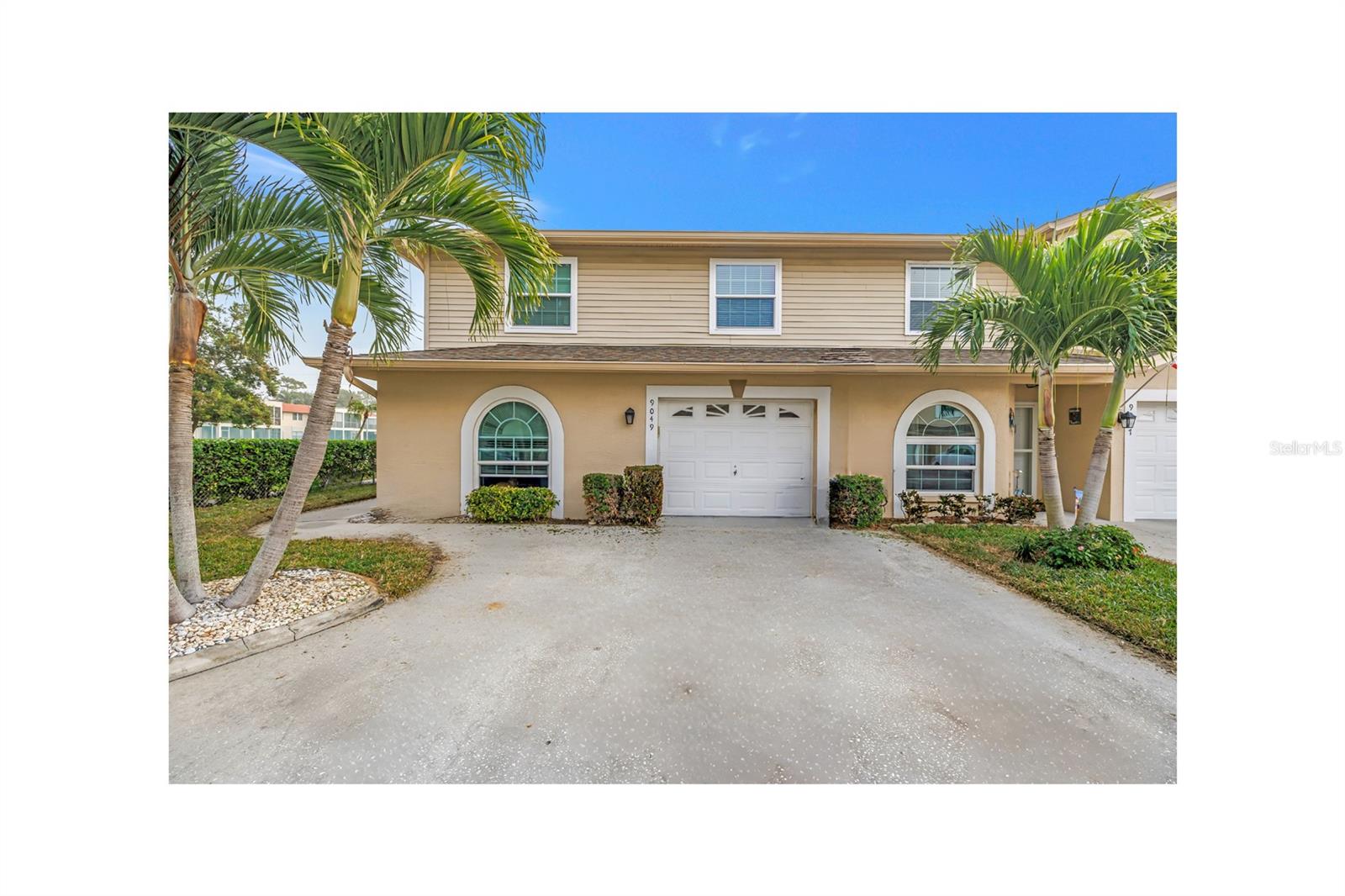 9049 Antigua Dr