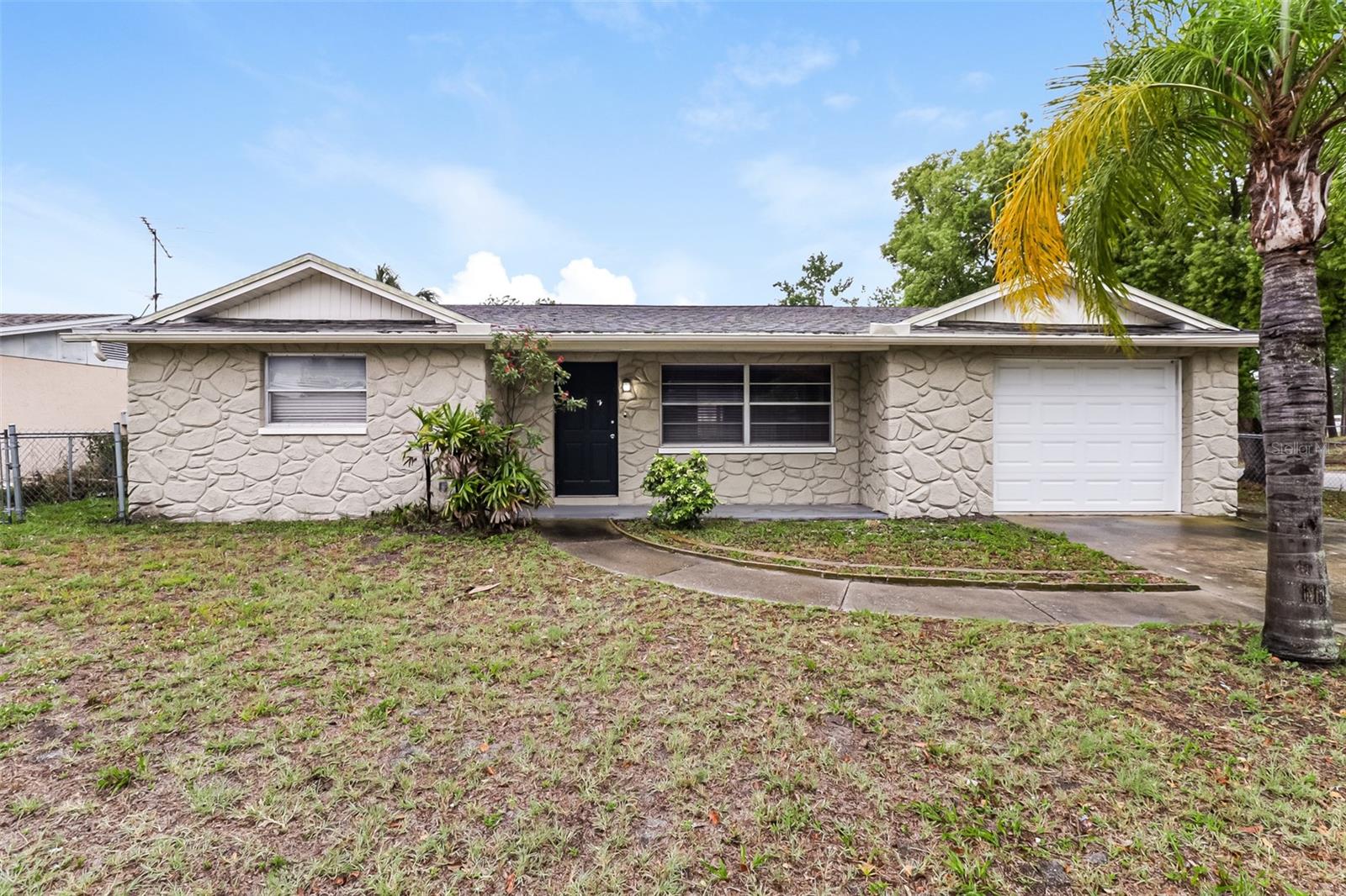 7004 Mayfield Dr