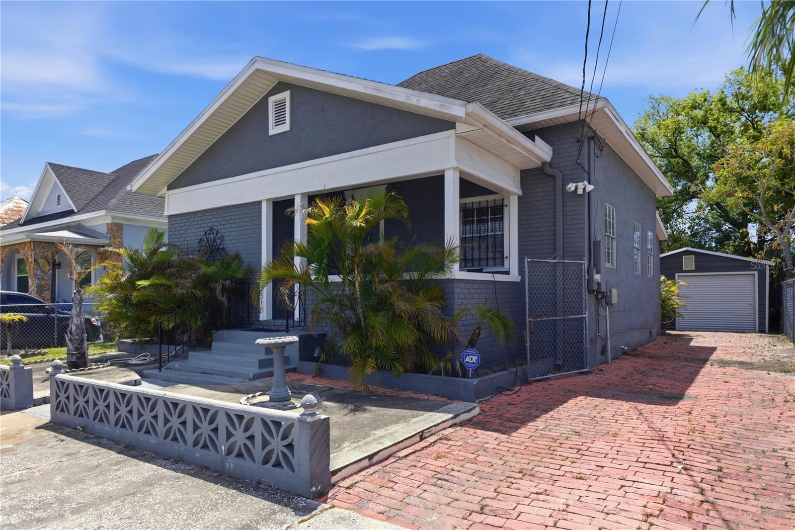 2318 W Cordelia St
