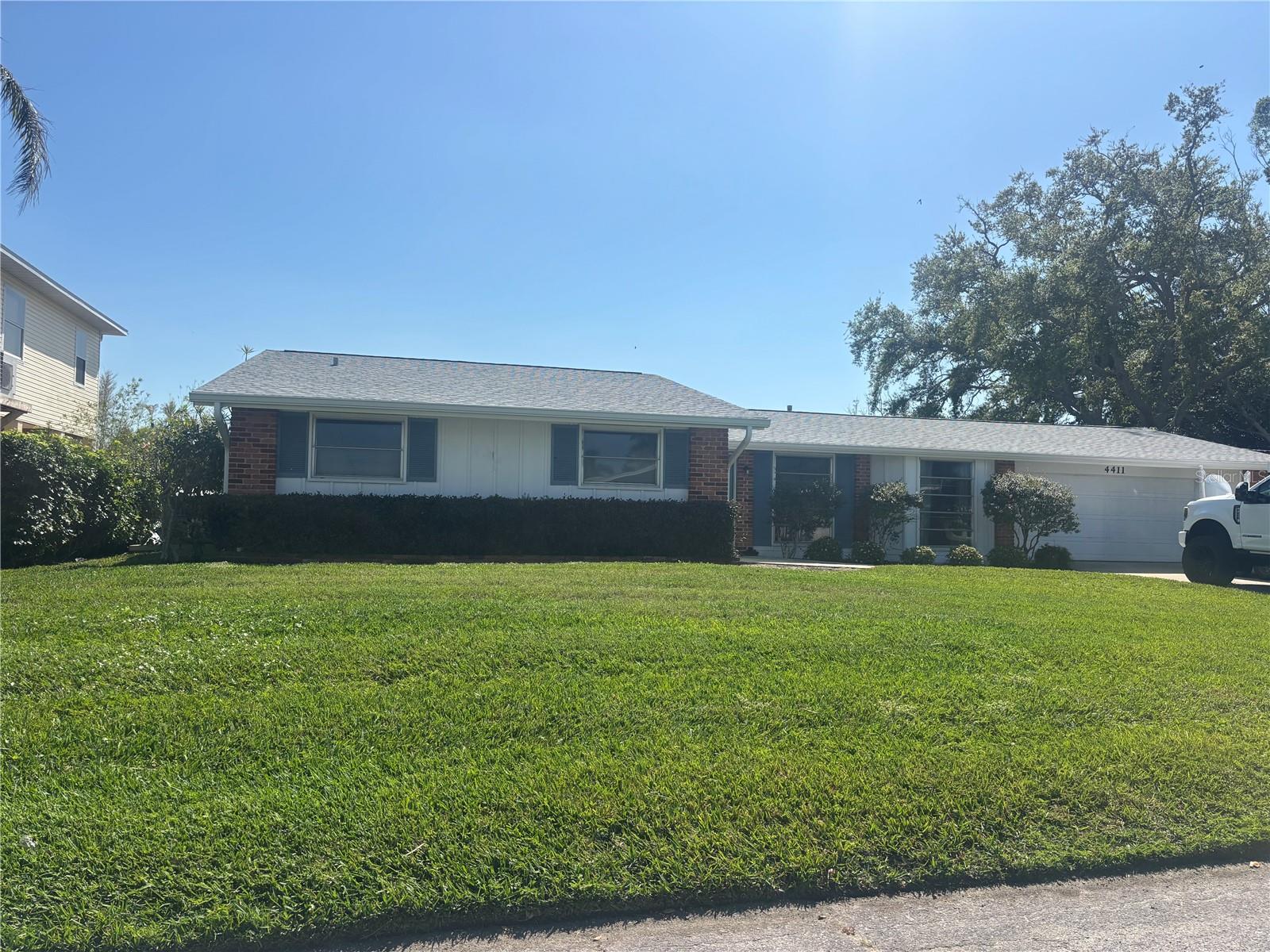 4411 Dolphin Ln