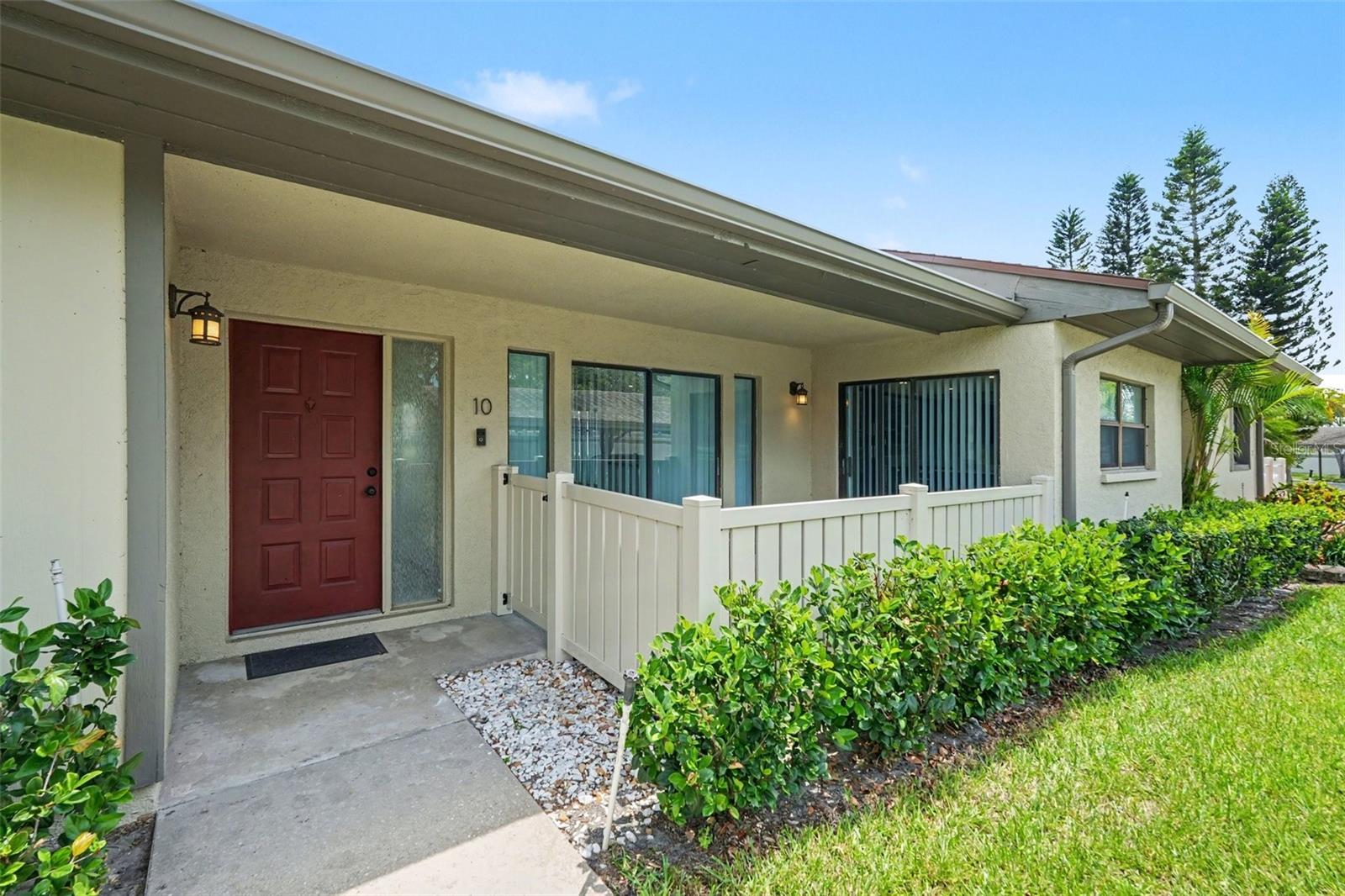10 Lesley Ln photo 1