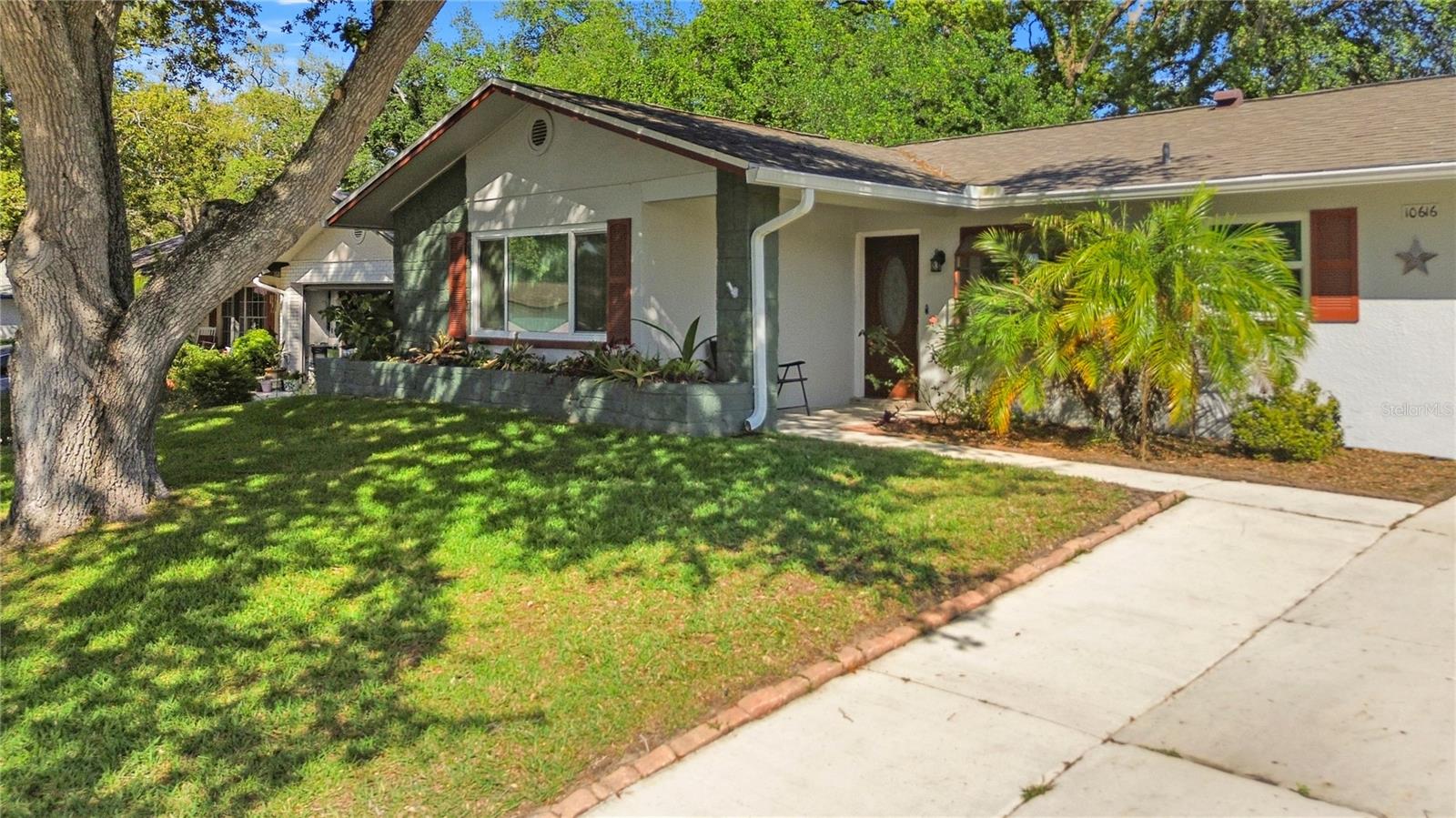 10616 Springwood Dr photo 1