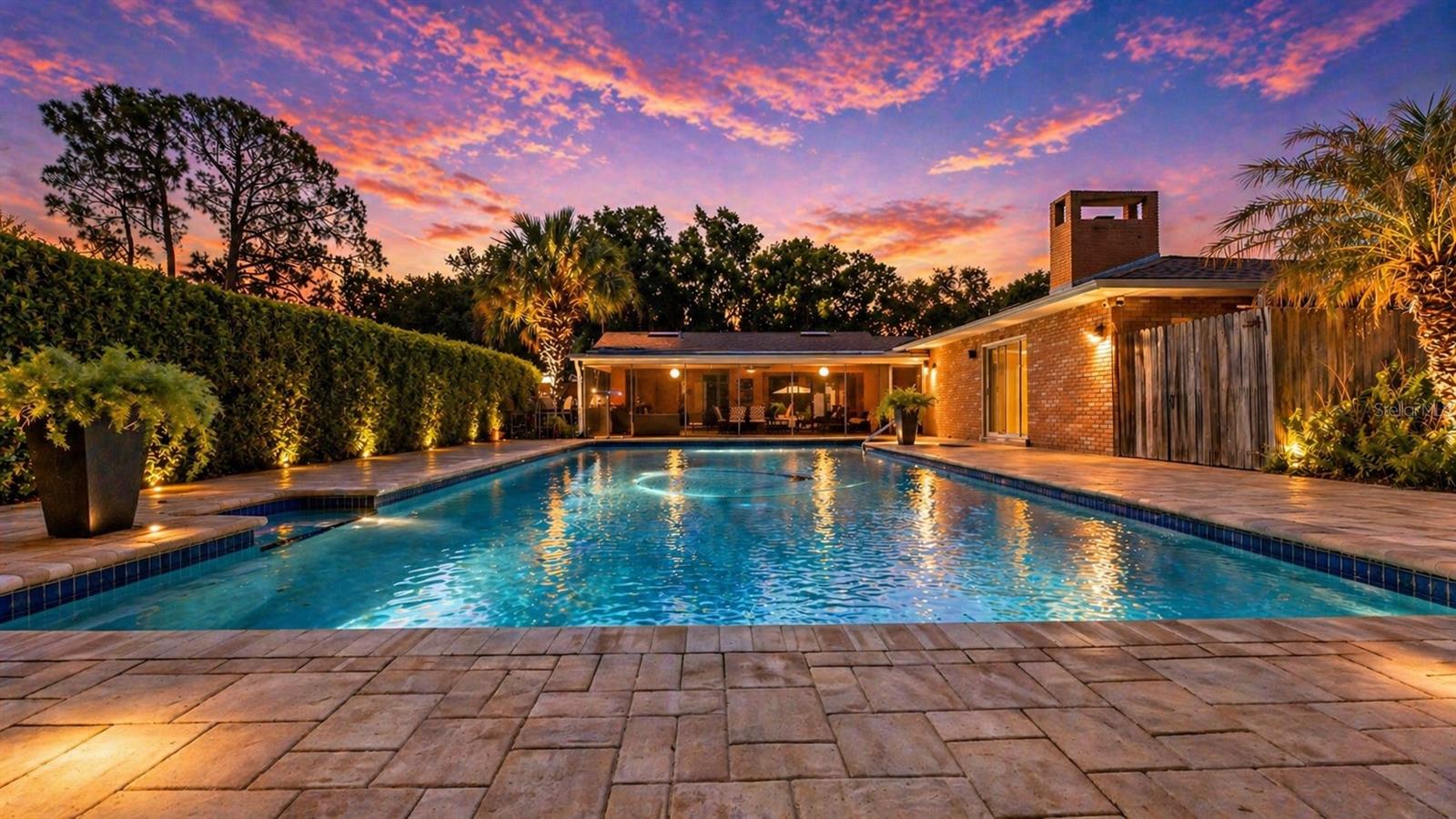 906 Crestview Dr