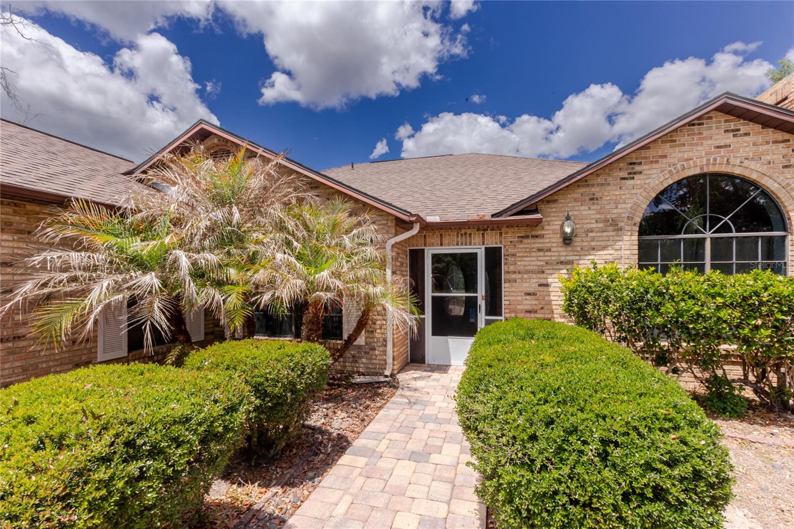 14692 Linden Dr