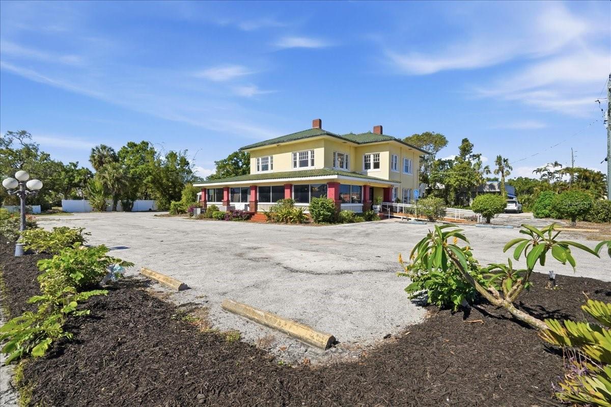 337 8th Ave W