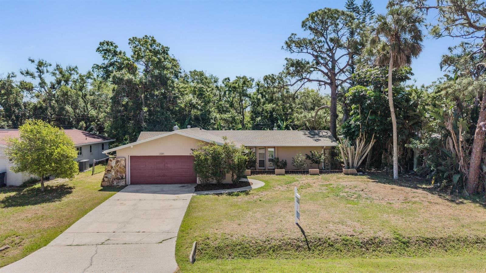 1124 Danny Dr photo 1