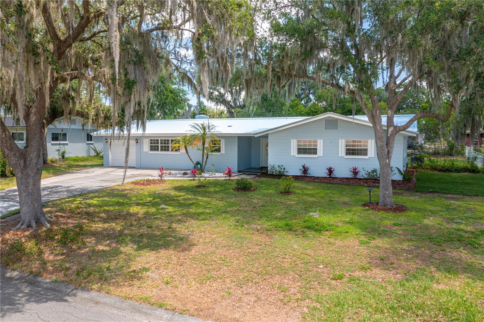 2230 W Helen Cir