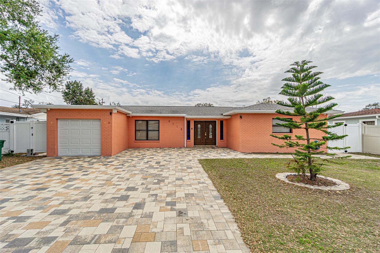 3112 W Henry Ave photo 1