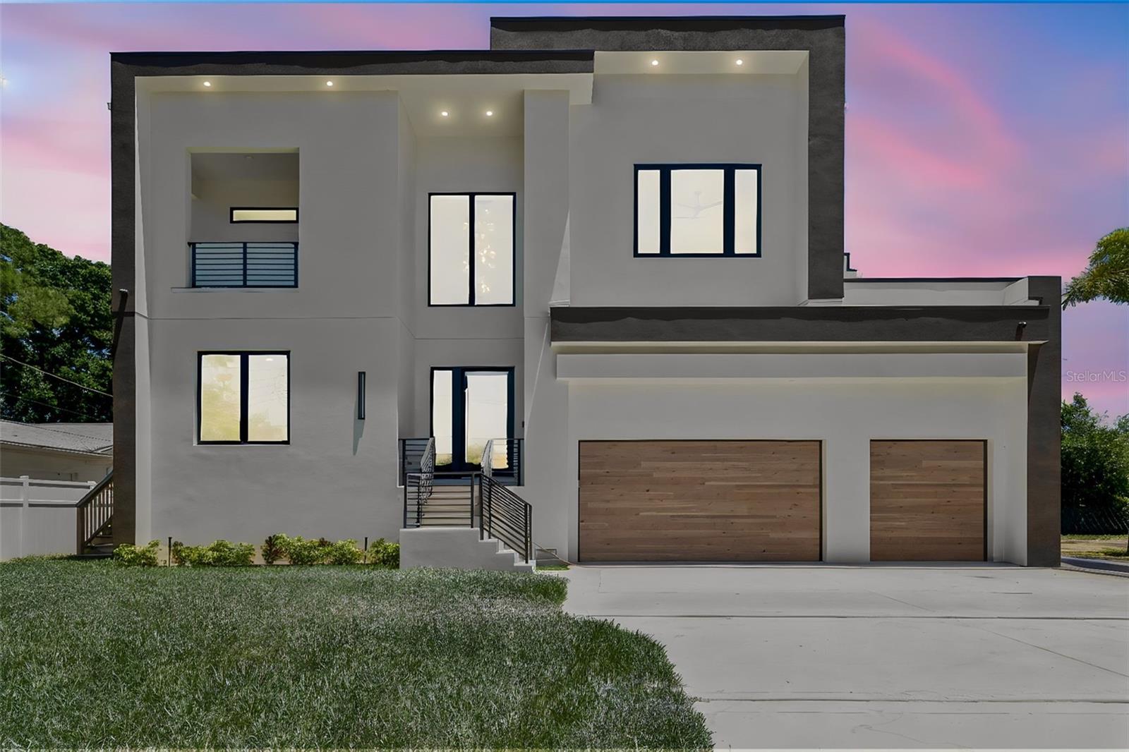 206 S Treasure Dr photo 1