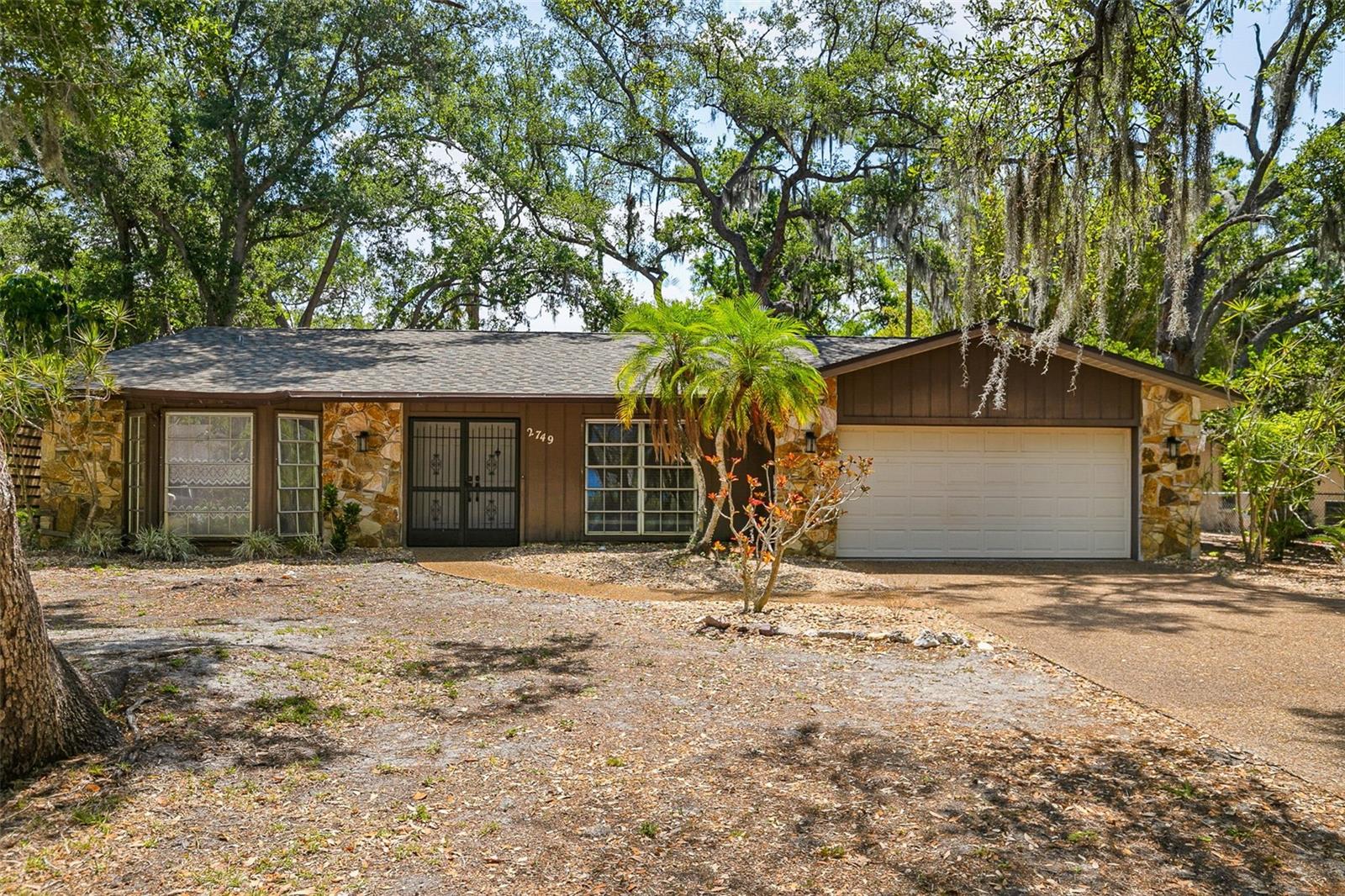 2749 Greendale Dr photo 1