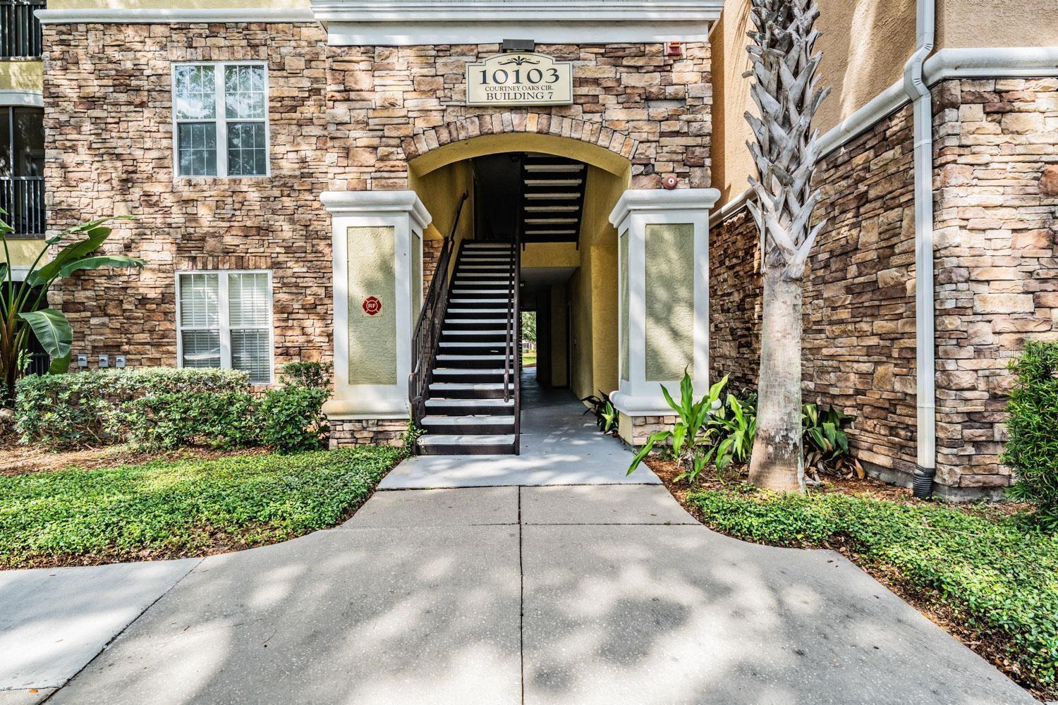 10103 Courtney Oaks Cir #103