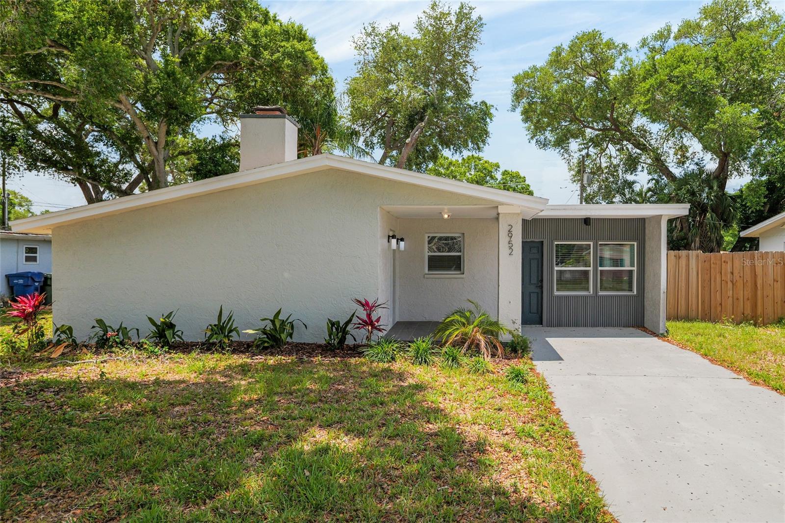 2952 Webley Dr