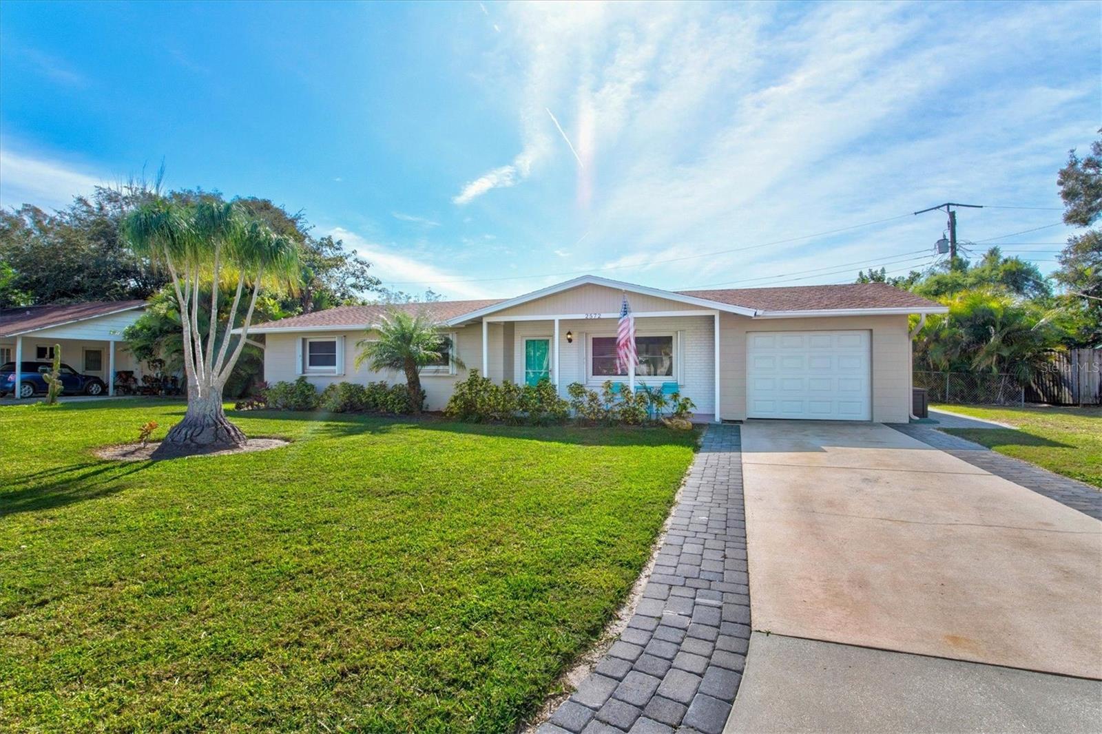 2572 Jefferson Cir photo 1