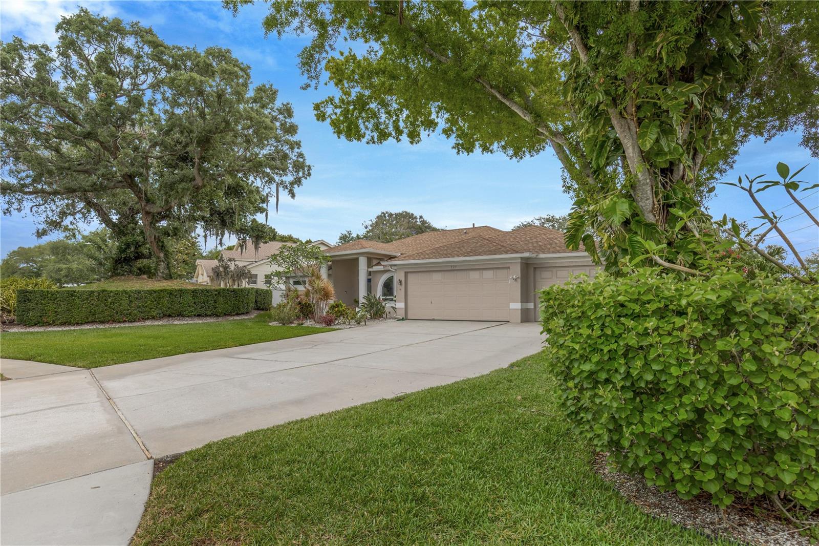 727 Hidden Lake Dr