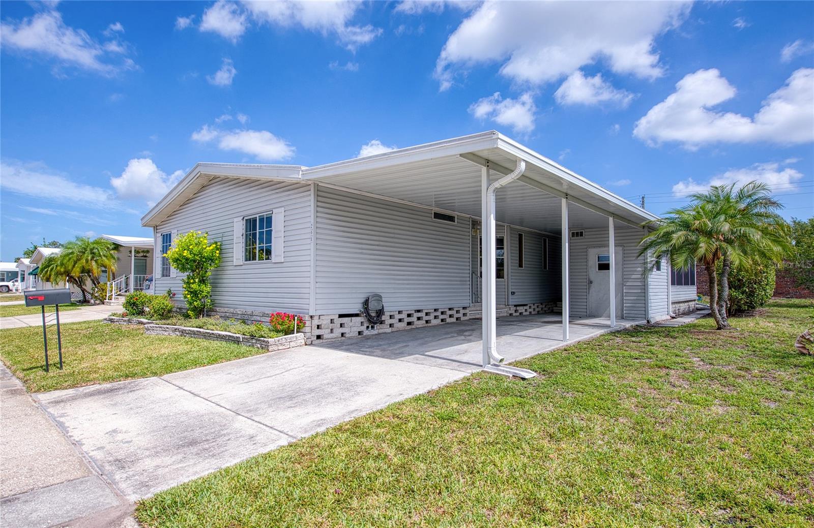 258 Pelican Dr N photo 1