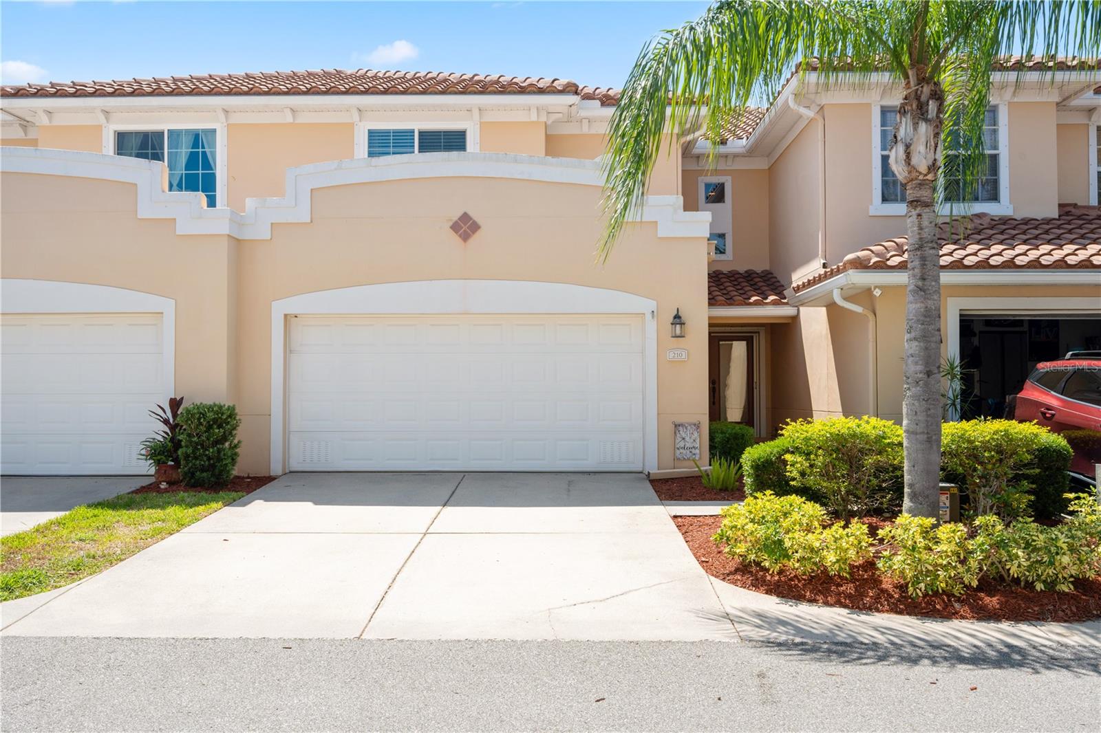 210 Valencia Cir