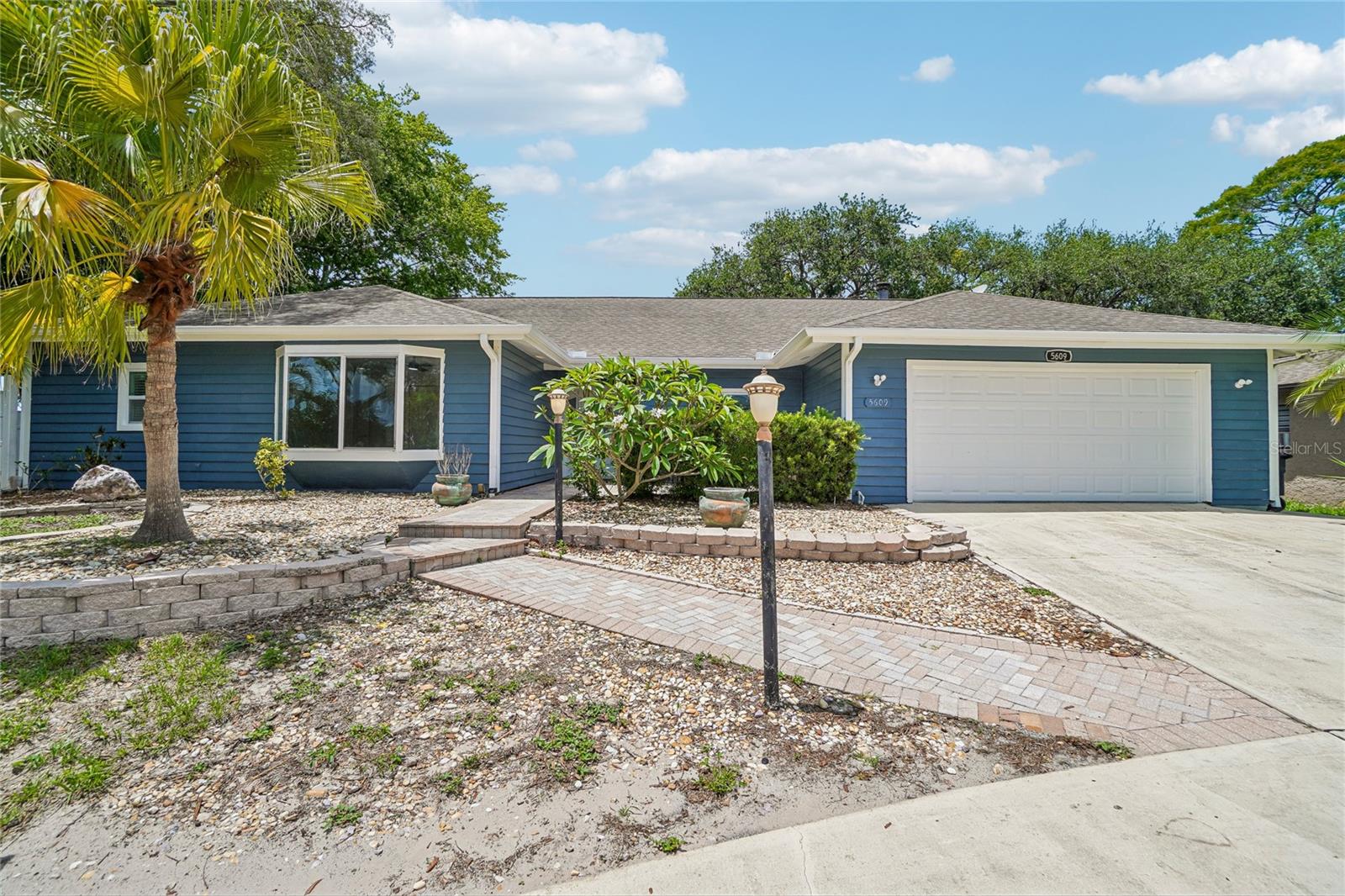 5609 Executive Dr photo 1