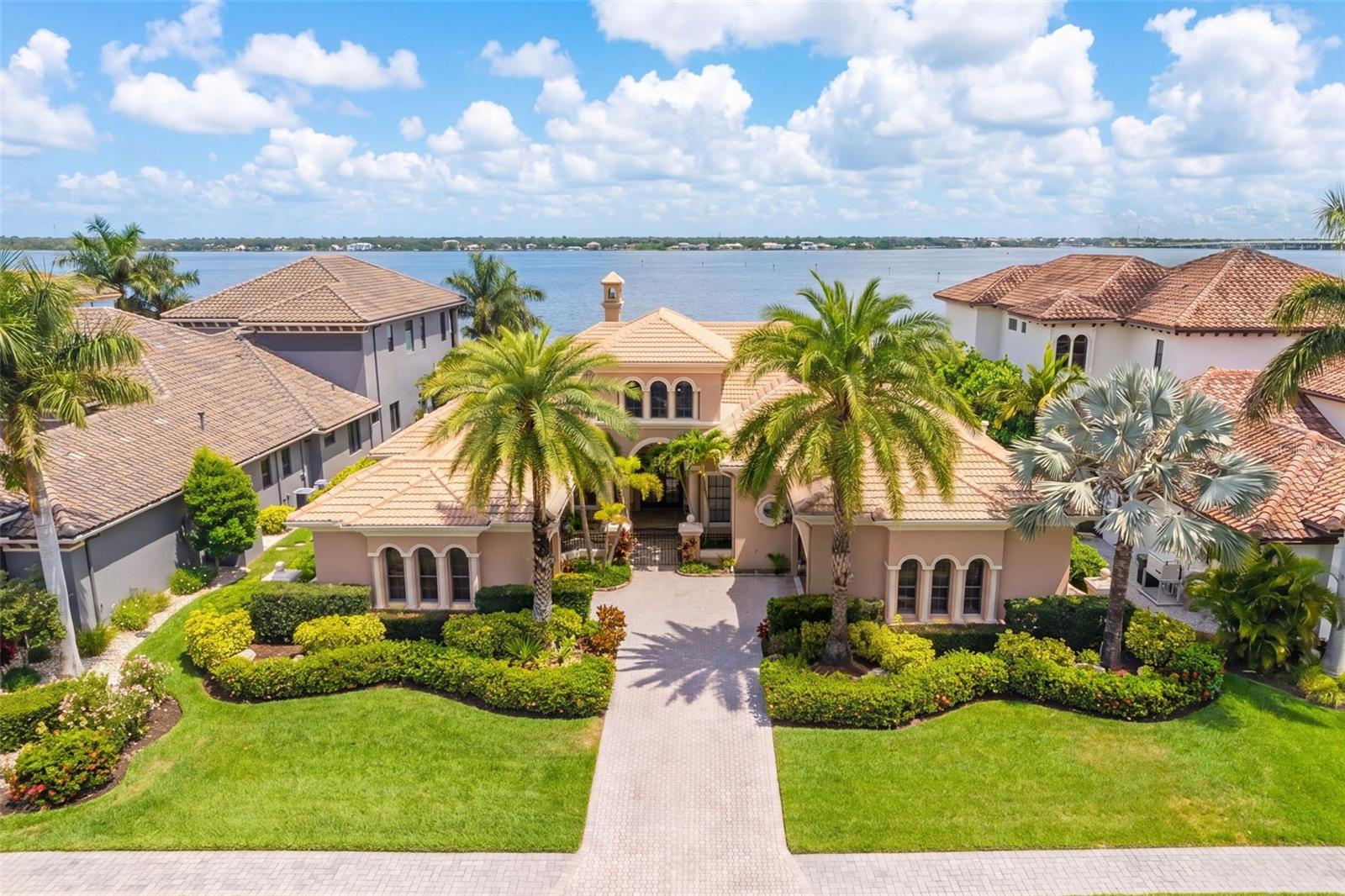 4015 Hawk Island Dr