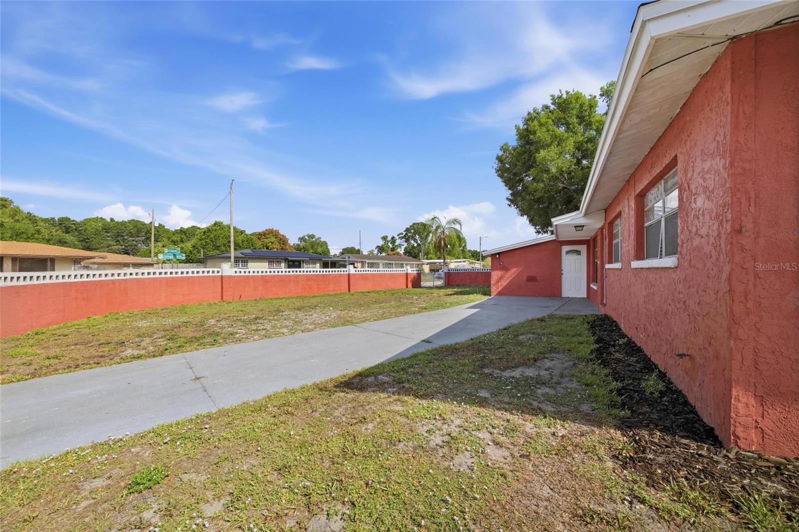7102 Dellwood Dr