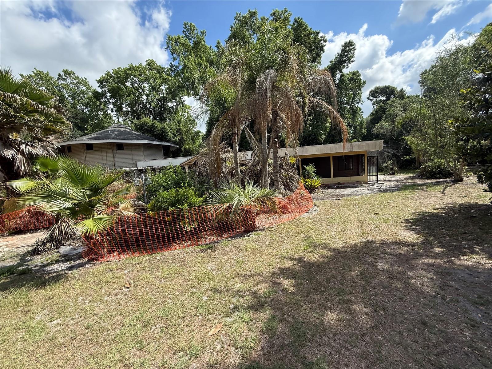 6904 Pinetree Ln E photo 1