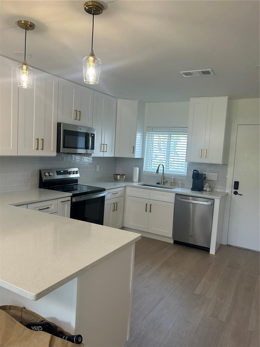 1624 Stickney Point Rd #101