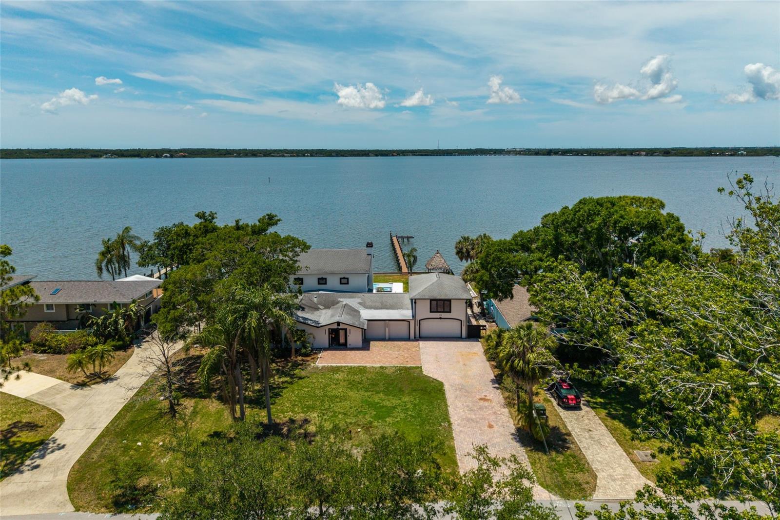 412 Shore Dr E